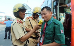 Ký biên bản vi phạm xong, về nhà lấy dao đâm cảnh sát