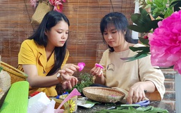 Sống trong ngôi nhà hoa xứ Huế 'như thấy cuộc đời sang trang'