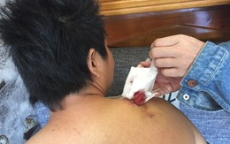 'Sốc' với video chủ quán cà phê bị đâm ngay trước mặt công an xã