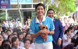 Học trò Ernst Thalmann hò reo không ngớt đón hoa hậu H’Hen Niê