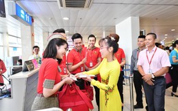 Lãnh đạo Vietjet vui xuân cùng hành khách ngày Mùng 1 Tết