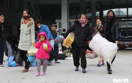 ‘Nghe má ở lại làm không về, bé Ba khóc luôn trên điện thoại’