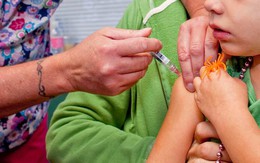 Italy cấm học sinh đến trường nếu không tiêm đủ vaccine