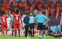 Khi cả trọng tài và CLB cùng sai