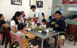 Con coi 10 clip mới ăn hết chén cơm, coi chừng hại trẻ