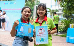 Sinh viên TP.HCM cam kết thấy rác nhặt ngay, không dùng ly nhựa