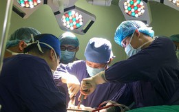 Mổ cùng lúc 5 vị trí cứu sống bệnh nhân 'gãy nửa người'