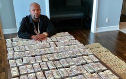 Sốc với clip USD xếp chồng chồng đầy bàn của võ sĩ Mayweather