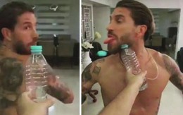 Chạy theo xu hướng 'cú đá mở nắp chai', Ramos dùng lưỡi... mở nắp chai