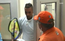 Cay cú thua trận, 'bad boy' Nick Kyrgios đập gãy vợt, chửi trọng tài