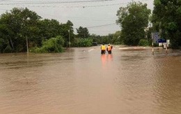 Áp thấp nhiệt đới suy yếu, Nam Bộ mưa vào chiều tối
