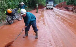 Video: Sạt lở kinh hoàng trên đèo Bảo Lộc, giao thông tê liệt hoàn toàn