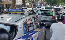 Đề xuất taxi không cần hộp đèn, chỉ cần 'phù hiệu'