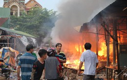 Video: Lửa lan nhanh trên diện rộng, bao trùm và thiêu rụi chợ Mộc Bài