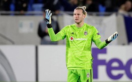 Karius lại lao ra... phá bóng hụt giúp đội bạn ghi bàn