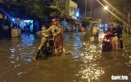 Triều cường vượt mốc lịch sử, 11 tuyến đường cần biết để 'né'