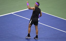 Thắng nghẹt thở Medvedev, Nadal chỉ còn kém Federer...'1 nốt nhạc'