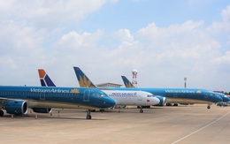 Vì sao Vietnam Airlines lỗ hơn 10.700 tỉ đồng vẫn còn tiền hoạt động?