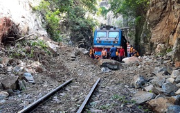 Thông đường sắt Bắc - Nam sau nhiều ngày ách tắc