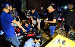 Người dân Quảng Ngãi xếp hàng mua đèn cầy, máy phát điện