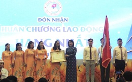 Trường tiểu học 100 năm tuổi nhận Huân chương Lao động hạng nhất