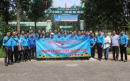 'Ráng cai nghiện nhen con, rồi về phụ mẹ buôn bán nuôi con'