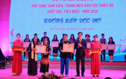 145 học sinh, sinh viên, thanh niên dân tộc thiểu số được nhận học bổng và iPad