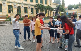 Bộ nói dừng, doanh nghiệp bối rối, TP.HCM vẫn đón khách vào các điểm tham quan
