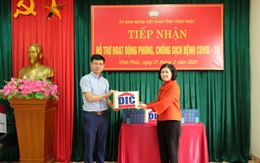 Tập đoàn DIC trao tặng Vĩnh Phúc 3.000 chai dung dịch sát khuẩn