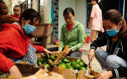 Bớt một chút lương, chủ thợ cùng vượt khó