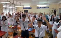 Học sinh TP.HCM nhảy TikTok Laxed để tập thể dục đầu giờ