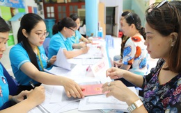 Con vào lớp 1, cha mẹ rối bời