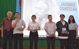 Sinh viên tưởng nhớ nhà hải dương học Jacques Cousteau