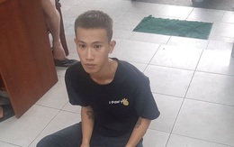 Thanh niên dùng dao khống chế nhân viên cửa hàng tiện lợi cướp tài sản