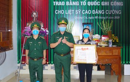 Trao bằng Tổ quốc ghi công cho thượng tá biên phòng hi sinh khi chống lũ