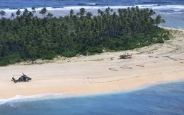 3 người đàn ông lạc vào đảo hoang được cứu sống nhờ 'đánh' tín hiệu SOS trên cát