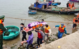 Tàu cá nghi bị tàu hàng đâm chìm, 1 ngư dân chết, 7 người được cứu sống