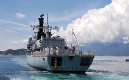 Tàu Hải quân Hoàng gia Anh HMS Richmond cập cảng Cam Ranh