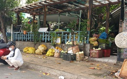 Vừa nới lỏng, giá mặt bằng tăng lại