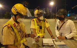 Ngày đầu ‘nhậu tại quán’, có người phân trần ‘lâu lắm mới được ngồi nhậu, xin bỏ qua'