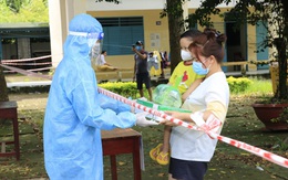 Đại tá Đinh Văn Nơi yêu cầu công an các xã chuyển nhanh gạo, sữa, thuốc cho người dân về quê