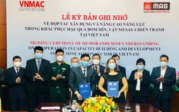 Ký bản ghi nhớ hợp tác khắc phục hậu quả bom mìn sau chiến tranh