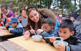 Tranh tài nấu phở cùng hoa hậu và cựu 'nữ hoàng tốc độ'