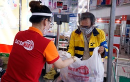 Đến siêu thị 'Mang quà về nhà'