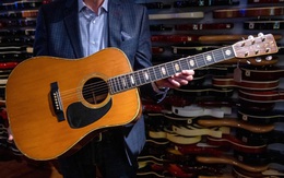 Đàn guitar của Eric Clapton được mua lại với giá 625.000 USD