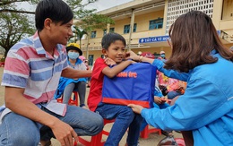 Khó khăn đi qua, nụ cười lạc quan ở lại