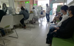 Ngày làm việc cuối của ngân hàng trước kỳ nghỉ tết: phòng giao dịch khá đông, ATM bớt kẹt