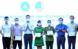 100 suất quà gửi đến 'chiến binh áo trắng' trên tuyến đầu chống dịch