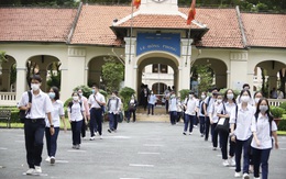 Vừa thi vừa ứng phó với dịch