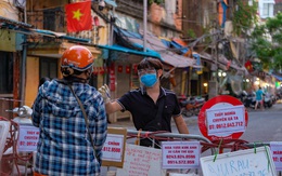 Hà Nội: Đi chợ giãn cách 'alo là có hàng' tại 'chợ nhà giàu' Hàng Bè